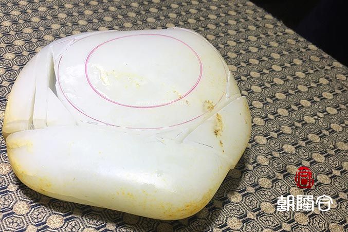 一塊玉在北京買，在新疆買，在蘇州買，價(jià)格都會(huì)不同。(圖2)