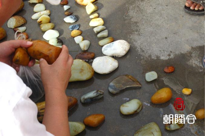 一塊玉在北京買，在新疆買，在蘇州買，價(jià)格都會(huì)不同。(圖6)