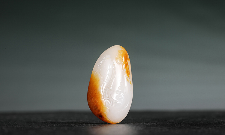 人養(yǎng)玉三年，玉養(yǎng)人一生