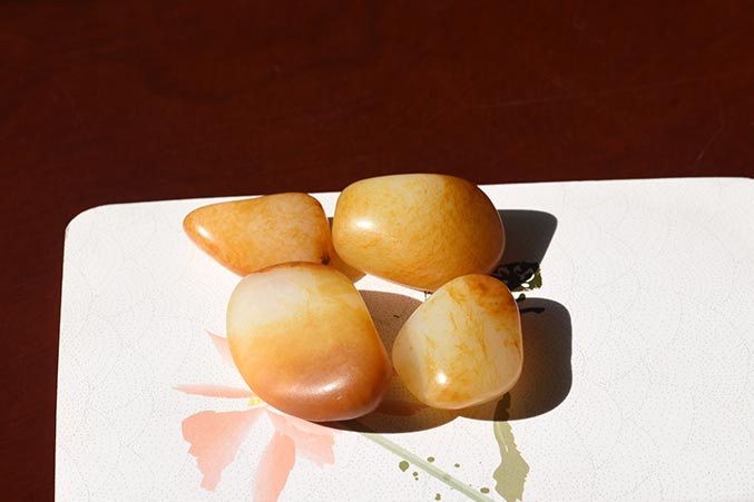 籽料黃白種：不是羊脂，勝似羊脂！