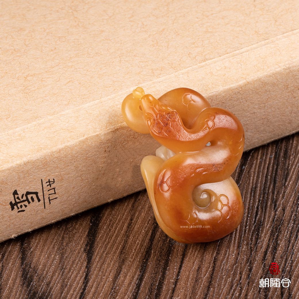 靈蛇獻(xiàn)瑞